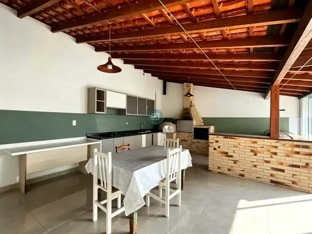 Imagem 12: Alugo casa com 5 quartos, lareira, amplo quintal com piscina, com 531m² totais no bairro
