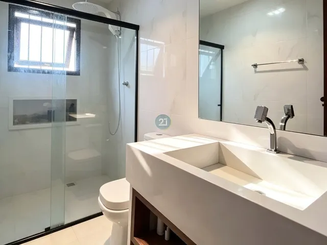 Imagem 10: Alugo casa com 5 quartos, lareira, amplo quintal com piscina, com 531m² totais no bairro