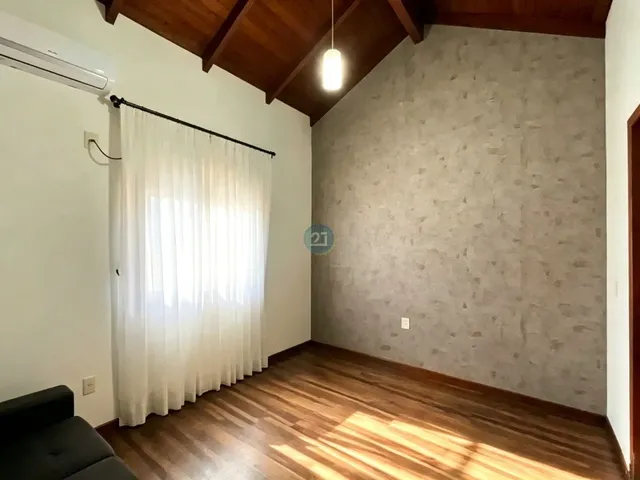 Imagem 15: Alugo casa com 5 quartos, lareira, amplo quintal com piscina, com 531m² totais no bairro