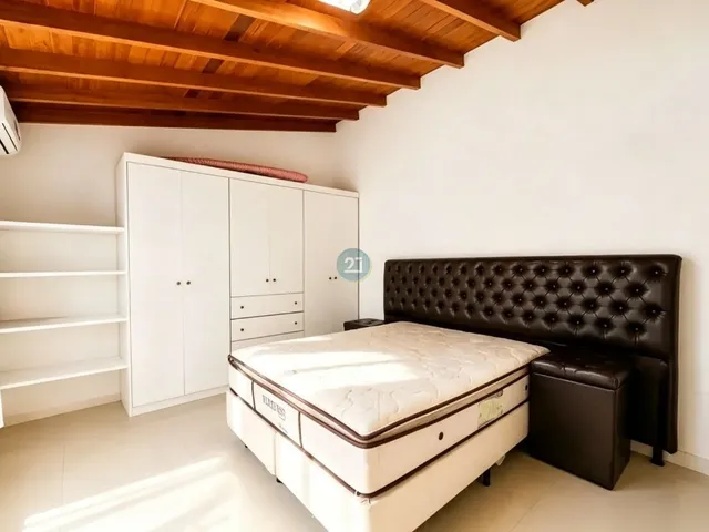 Imagem 5: Alugo casa com 5 quartos, lareira, amplo quintal com piscina, com 531m² totais no bairro