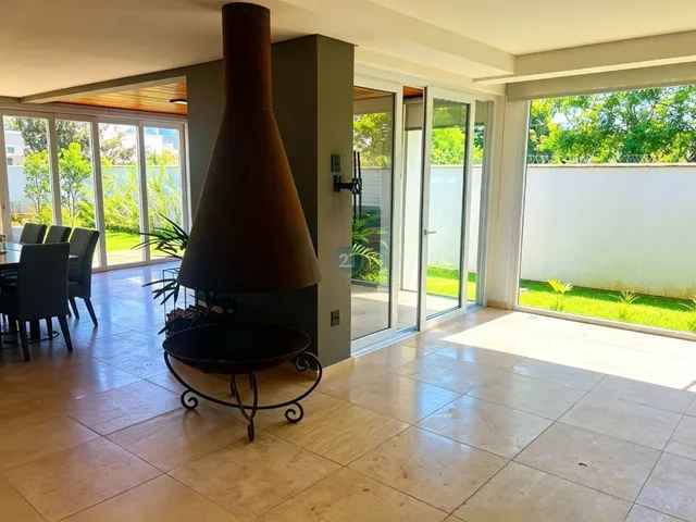 Imagem 9: Alugo casa Alto Padrão, com 4 suítes, quintal, 350m², 3 vagas em condomínio no bairro