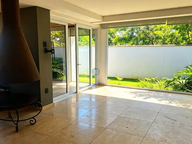 Imagem 13: Alugo casa Alto Padrão, com 4 suítes, quintal, 350m², 3 vagas em condomínio no bairro
