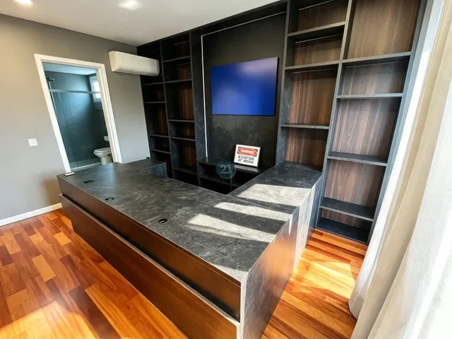 Imagem 7: Alugo casa Alto Padrão, com 4 suítes, quintal, 350m², 3 vagas em condomínio no bairro