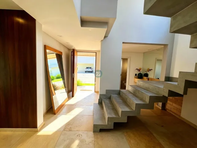 Imagem 6: Alugo casa Alto Padrão, com 4 suítes, quintal, 350m², 3 vagas em condomínio no bairro