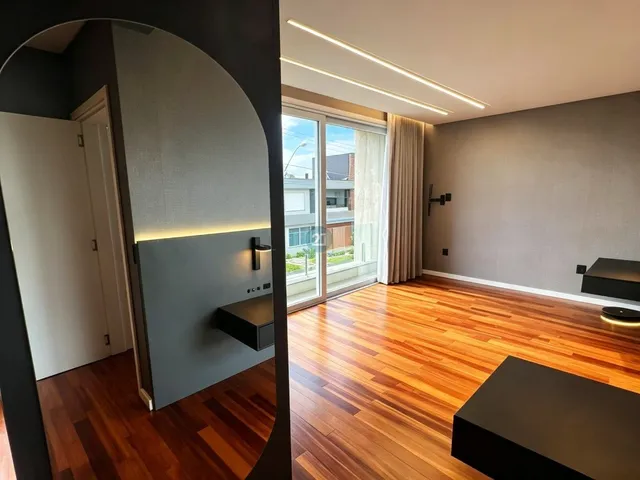Imagem 10: Alugo casa Alto Padrão, com 4 suítes, quintal, 350m², 3 vagas em condomínio no bairro