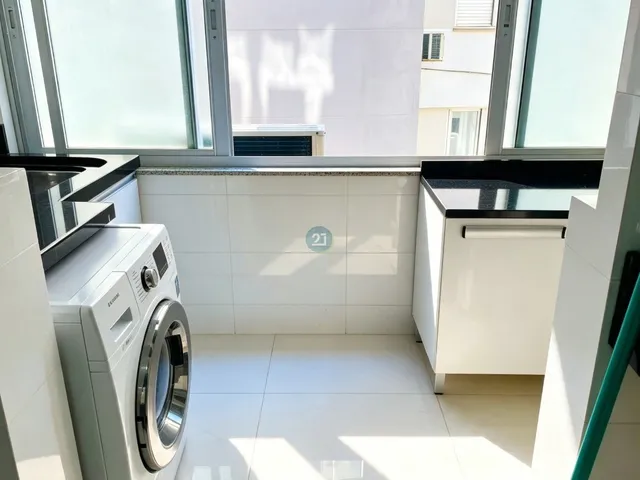 Imagem 2: Alugo amplo apartamento com vista para a Beira Mar Norte, 2 quartos, sacada, com 122m²