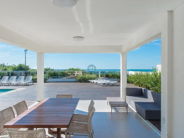 Imagem 2: Alugo apartamento frente mar, pé na areia, com 3 suítes, piscina, na Rua das Gaivotas