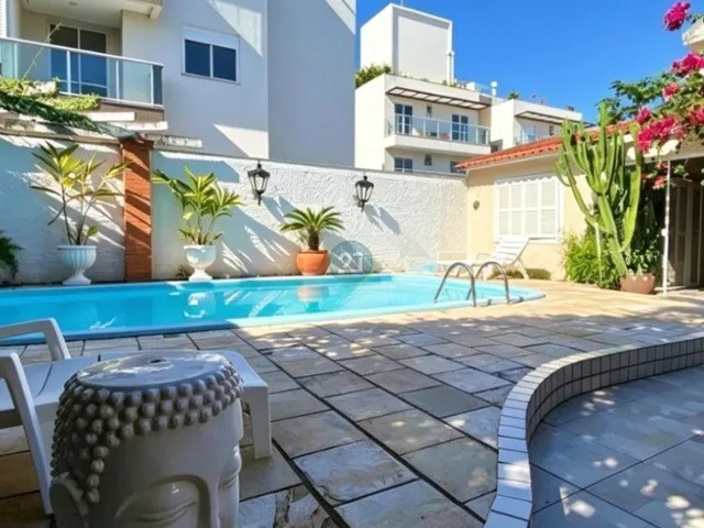 Imagem 8: Alugo excelente casa com 05 quartos, amplo quintal com piscina, mobiliada, 330 m² na