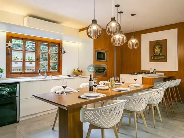 Imagem 2: Alugo ampla casa com 05 quartos, espaçoso quintal com piscina, com 390m² no bairro