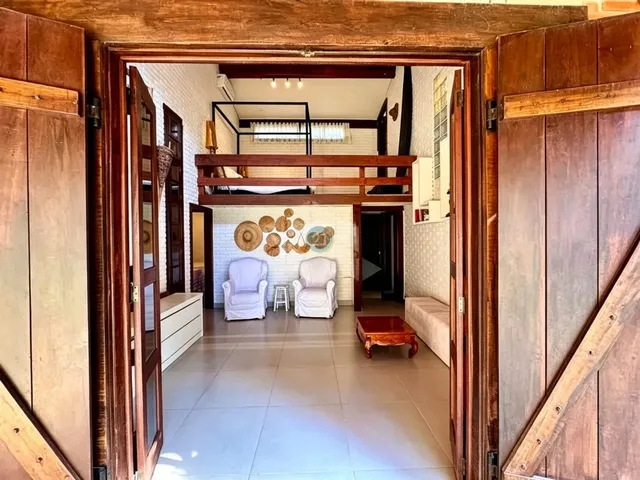 Imagem 3: Alugo ampla casa com 05 quartos, espaçoso quintal com piscina, com 390m² no bairro
