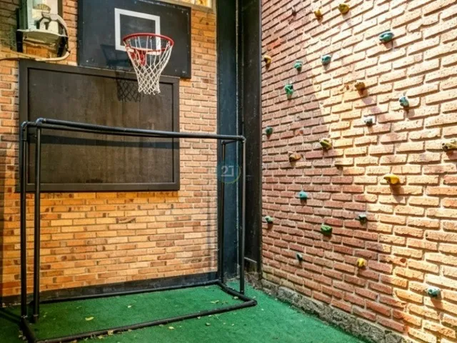 Imagem 6: Alugo ampla casa com 05 quartos, espaçoso quintal com piscina, com 390m² no bairro