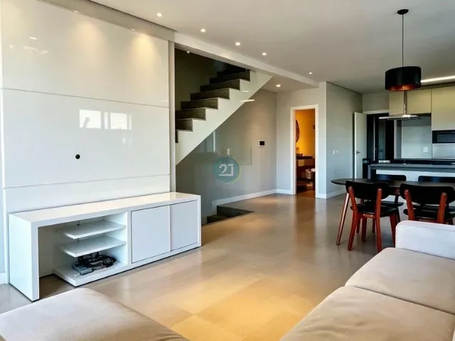Imagem 10: Alugo Casa, com 4 suítes, 04 vagas de garagem, no Centro de Florianópolis, com varanda
