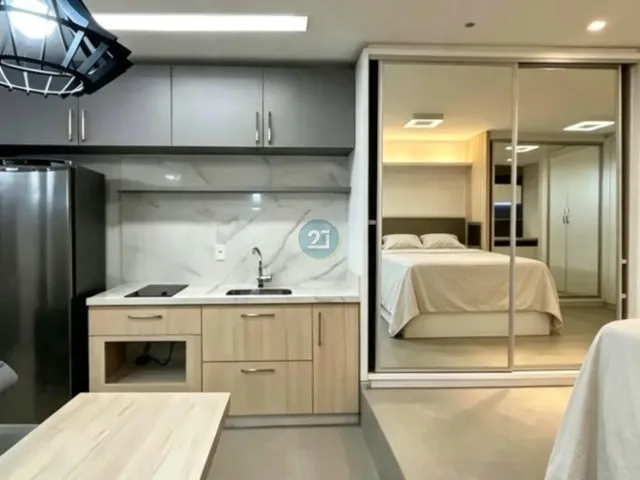 Imagem 3: Alugo Casa, com 4 suítes, 04 vagas de garagem, no Centro de Florianópolis, com varanda