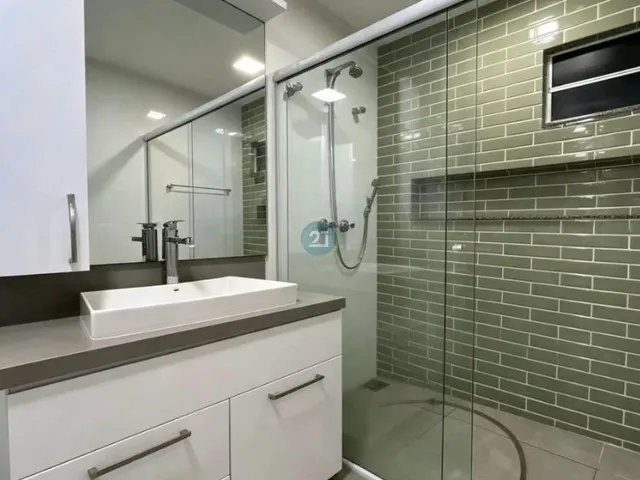 Imagem 6: Alugo Casa, com 4 suítes, 04 vagas de garagem, no Centro de Florianópolis, com varanda