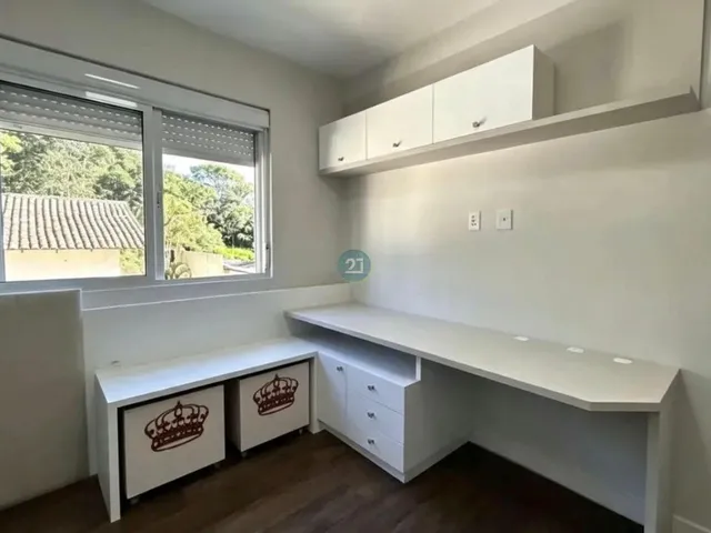 Imagem 9: Alugo Casa, com 4 suítes, 04 vagas de garagem, no Centro de Florianópolis, com varanda
