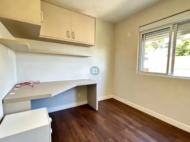 Imagem 14: Alugo Casa, com 4 suítes, 04 vagas de garagem, no Centro de Florianópolis, com varanda