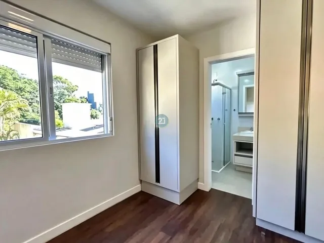 Imagem 16: Alugo Casa, com 4 suítes, 04 vagas de garagem, no Centro de Florianópolis, com varanda