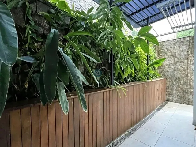 Imagem 8: Alugo Casa, com 4 suítes, 04 vagas de garagem, no Centro de Florianópolis, com varanda