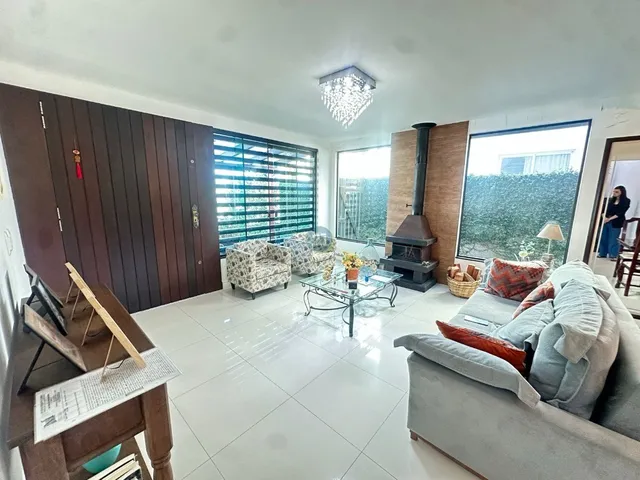 Imagem 2: Alugo Casa mobiliada na Pedra Branca, Palhoça: 03 quartos, 01 sendo suite com terraço