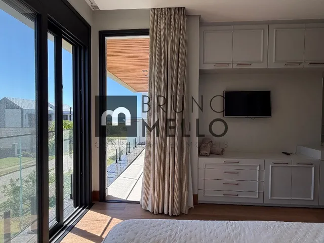 Imagem 4: CASA EXCLUSIVA EM CONDOMÍNIO PÉ NA AREIA NO MORRO DAS PEDRAS - FLORIANÓPOLIS