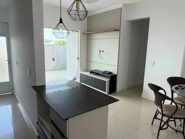 Imagem: O apartamento possui 2 Dormitórios, 1 Banheiro, 1 Vaga na