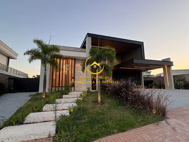 Imagem: A casa possui 3 Dormitórios, 3 Suítes, 6 Vagas na