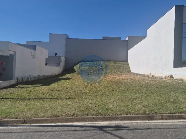 Imagem: O terreno possui 300m² de Área Privada e está localizado