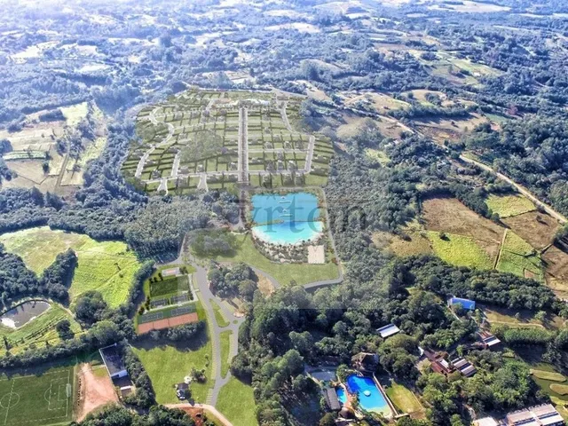 Imagem: O terreno possui Imóvel novo e está localizado em
