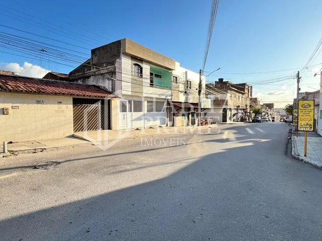 Imagem 5: Casa/Comércio À Venda na Av. Manoel de Abreu, Caiuca - 3 Quartos, Suíte, Quintal e Garagem em Localização Estratégica
