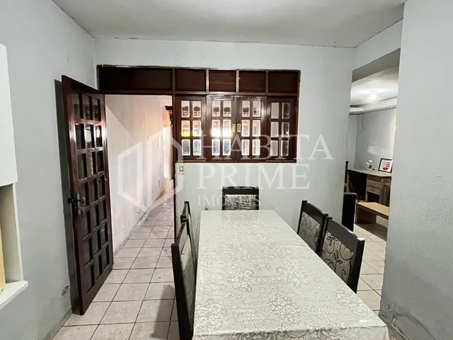 Imagem 2: Casa/Comércio À Venda na Av. Manoel de Abreu, Caiuca - 3 Quartos, Suíte, Quintal e Garagem em Localização Estratégica
