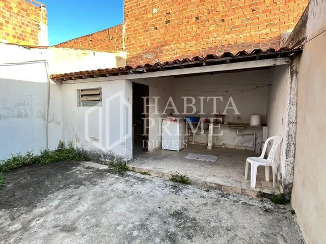 Imagem 4: Casa/Comércio À Venda na Av. Manoel de Abreu, Caiuca - 3 Quartos, Suíte, Quintal e Garagem em Localização Estratégica