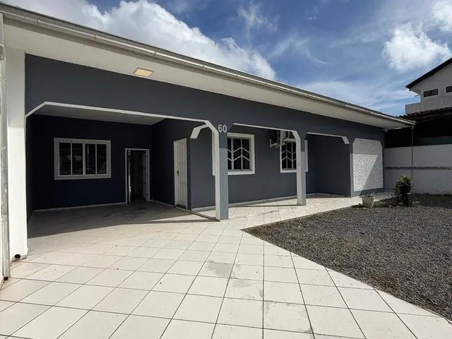 Imagem: A casa possui 2 Dormitórios, 2 Banheiros, 1 Vaga na
