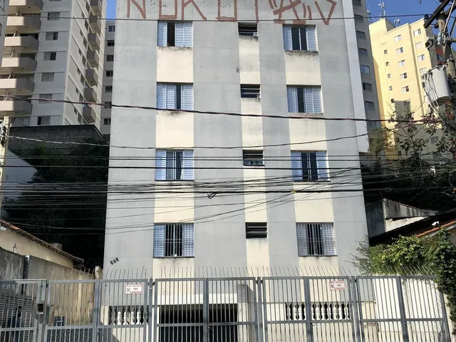 Imagem: O apartamento possui 6 Dormitórios, 1 Banheiro, 1 Vaga na