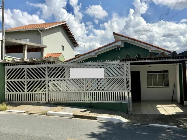 Imagem: A casa possui 6 Dormitórios, 1 Suíte, 3 Banheiros, 3