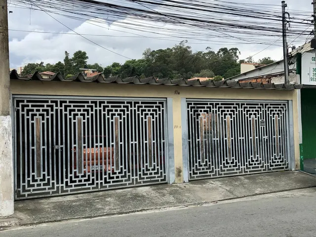Imagem: A casa possui 9 Dormitórios, 3 Banheiros, 4 Vagas na