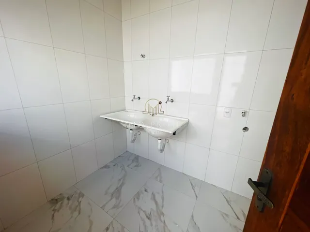 Imagem 3: Casa Moderna com Piscina no Condomínio Clube dos 200