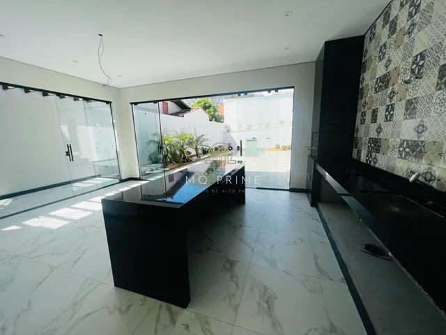 Imagem 4: Casa Moderna com Piscina no Condomínio Clube dos 200