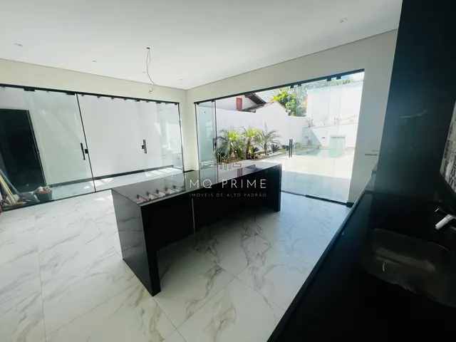 Imagem 7: Casa Moderna com Piscina no Condomínio Clube dos 200