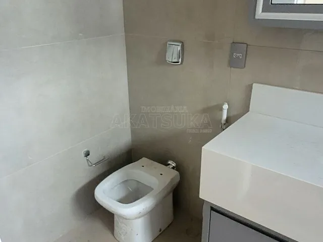 Imagem 2: Casa de Esquina em Condominio