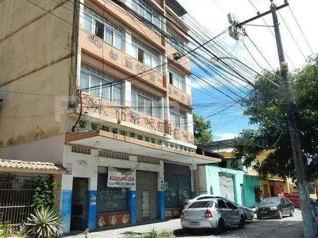 Imagem: A loja possui 420m² de Área, 2.400m² de Área Privada e