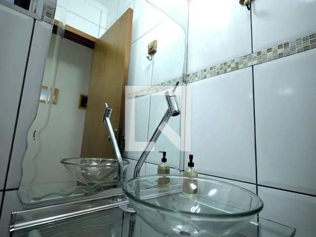 Imagem 14: Localizada na vibrante cidade de Santo André, esta encantadora casa oferece um espaço