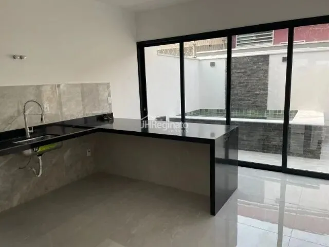 Imagem: Casa Assobrada À Venda no Condomínio Horto