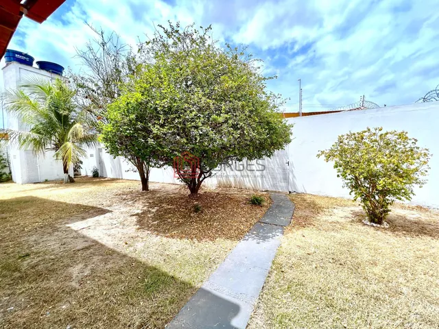 Imagem 10: Casa Enorme Ao Lado do Supermercado Atacadão