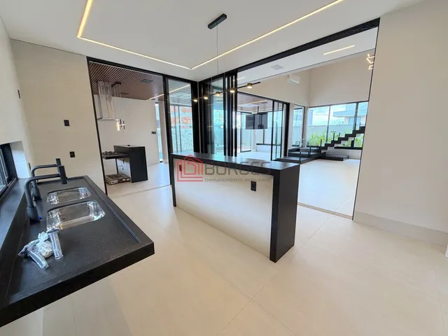 Imagem 5: Casa de Alto Padrão com Elevador, Automação, Piscina Aquecida e Som Integrado no New Ville Residence