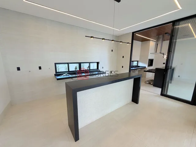 Imagem 3: Casa de Alto Padrão com Elevador, Automação, Piscina Aquecida e Som Integrado no New Ville Residence