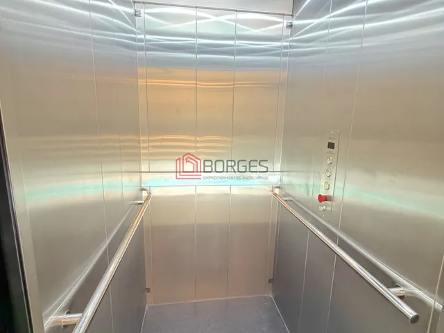 Imagem 15: Casa de Alto Padrão com Elevador, Automação, Piscina Aquecida e Som Integrado no New Ville Residence
