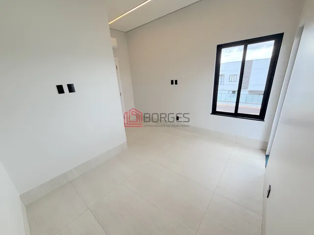 Imagem 2: Casa de Alto Padrão com Elevador, Automação, Piscina Aquecida e Som Integrado no New Ville Residence