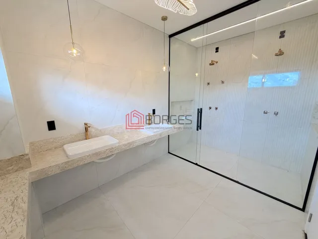 Imagem 4: Casa de Alto Padrão com Elevador, Automação, Piscina Aquecida e Som Integrado no New Ville Residence