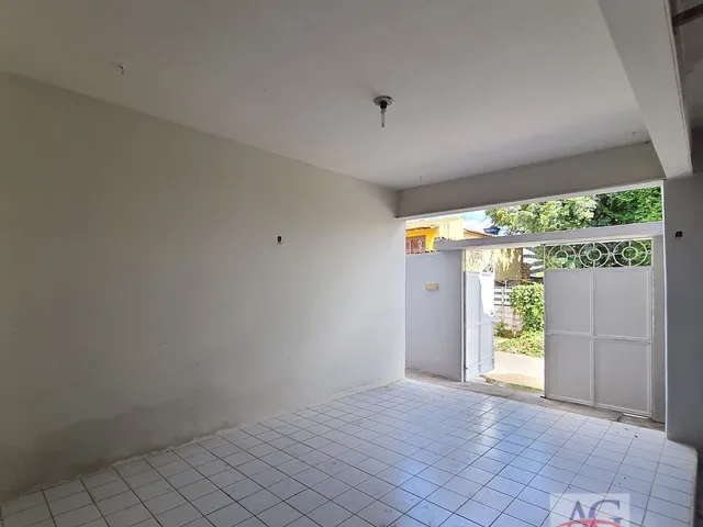 Imagem 5: 2 Casas Sobrepostas com Entradas Independentes À Venda no Bairro Sossego, Crato-Ce