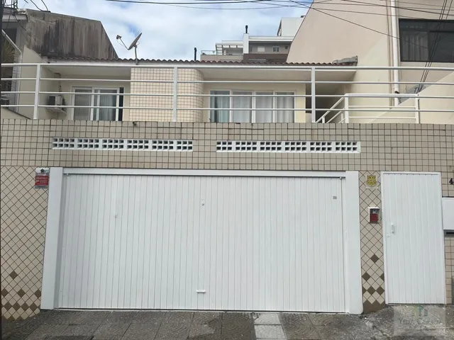 Imagem: Casa com 4 dorms, dependência de empregada